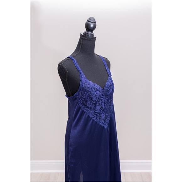 Vintage Vanity Fair Nightgown/Slip - Picture 3 of 6